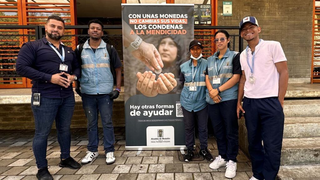 Hay otras formas de ayudar Imagen De habitantes de calle a educadores 2