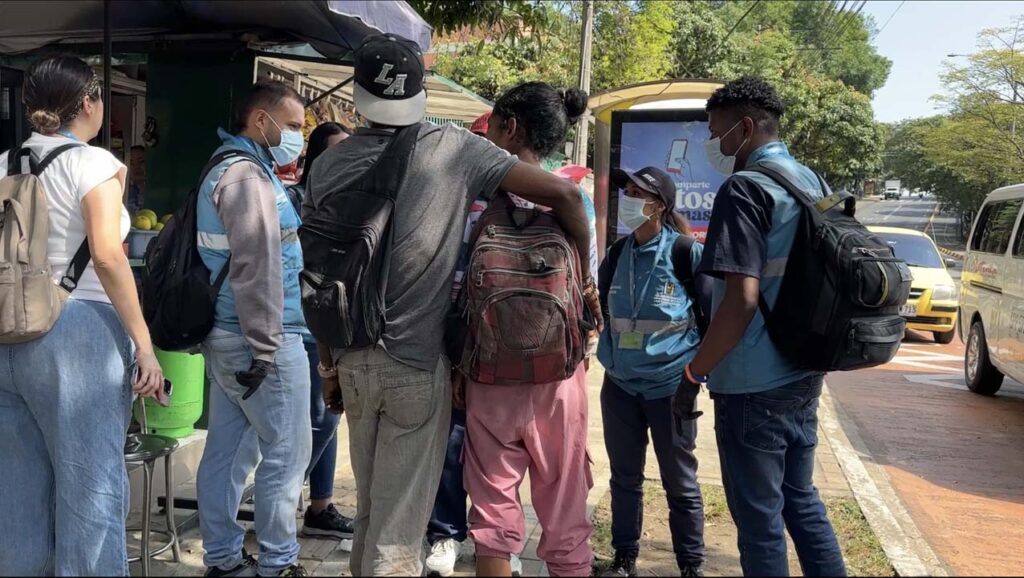 Educadores del Distrito haciendo su labor Imagen De habitantes de calle a educadores 9