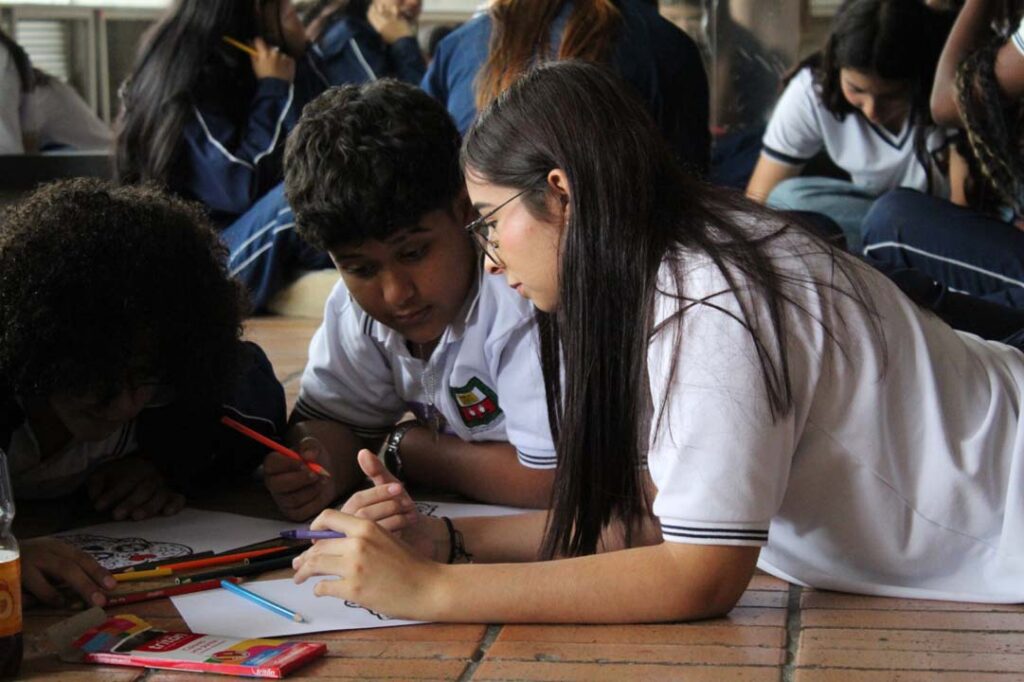 Estudiantes en Experiencia Reto Imagen Experiencia Reto 2026 (1)