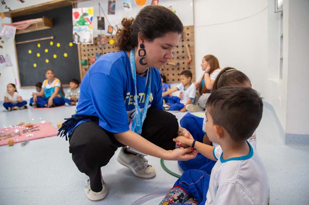 Imagen Niñas y niños de Medellín ponen a volar su imaginación para soñarse el Festival Buen Comienzo 2026 (1)