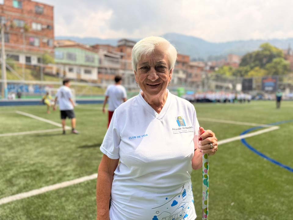 Imagen Una cancha en Medellín, que vio crecer al barrio foto 3