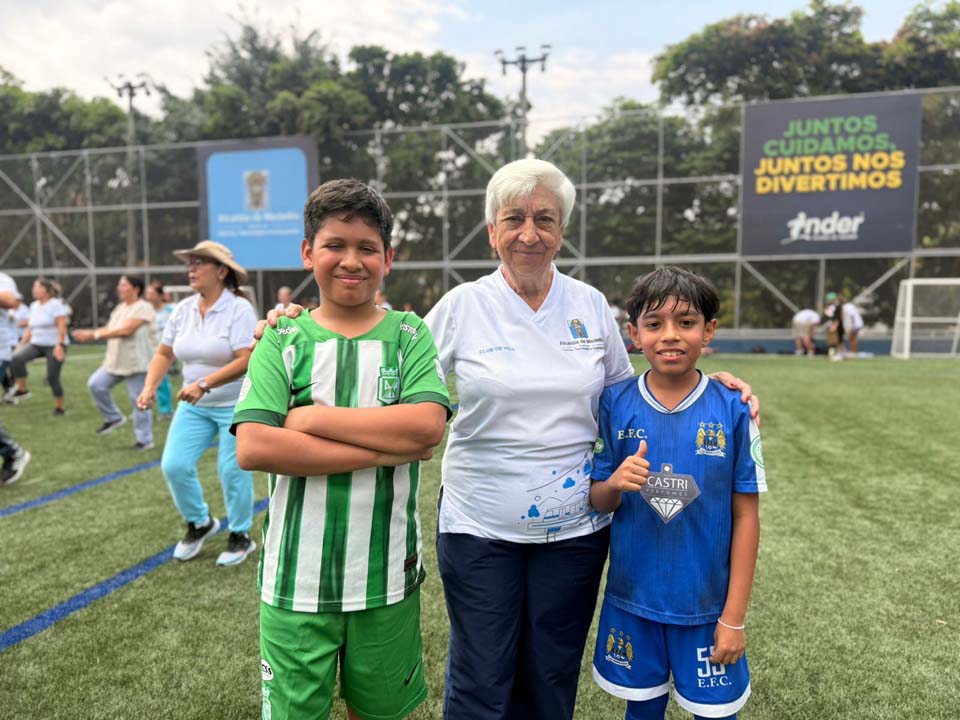 Imagen Una cancha en Medellín, que vio crecer al barrio foto 3