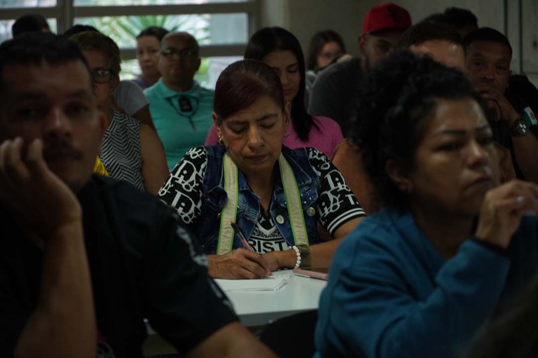 Imagen Venteros informales y bares de la comuna 13 recibieron formación en prácticas sostenibles (6)