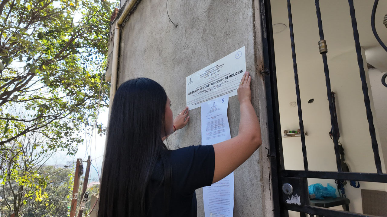 Imagen construcciones ilegales en el cerro de Las Tres Cruces (1)