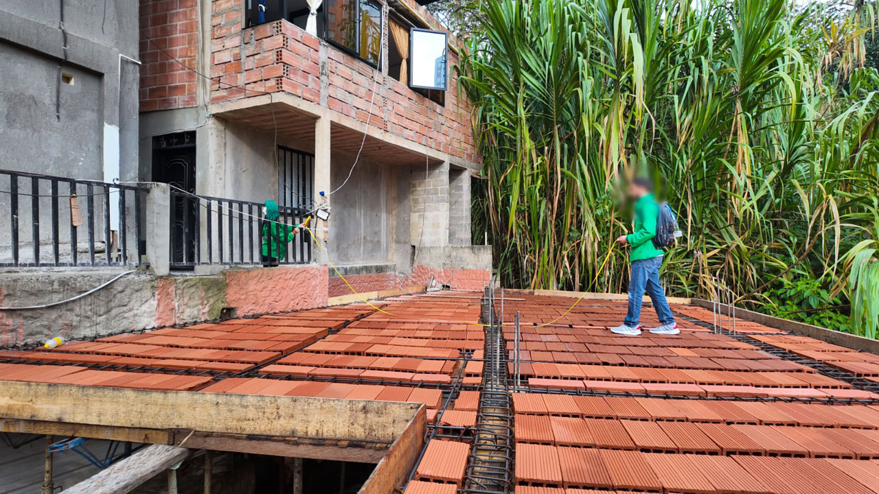 Imagen construcciones ilegales en el cerro de Las Tres Cruces (4)