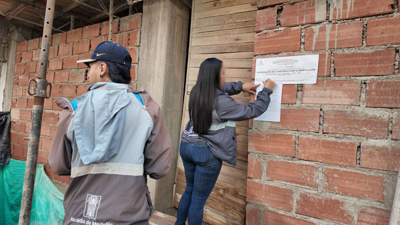 Imagen construcciones ilegales en el cerro de Las Tres Cruces (3)
