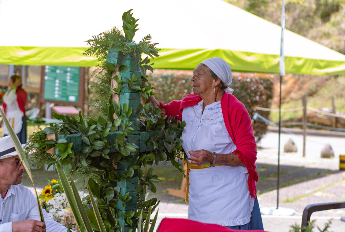 Imagen de adulta mayor silletera