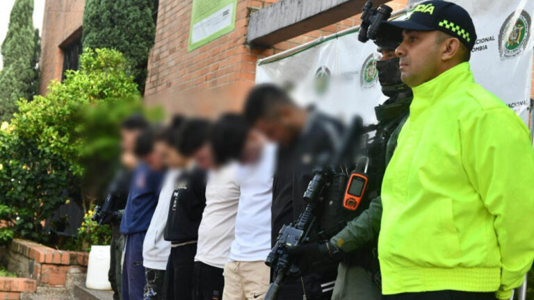 Imagen de capturados con la policía