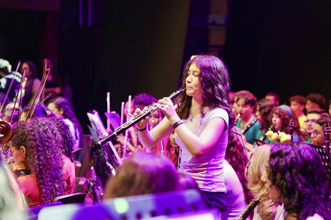 Imagen de dos jóvenes músicos