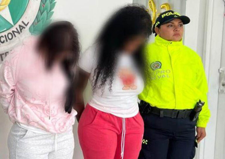 Imagen de dos mujeres capturadas
