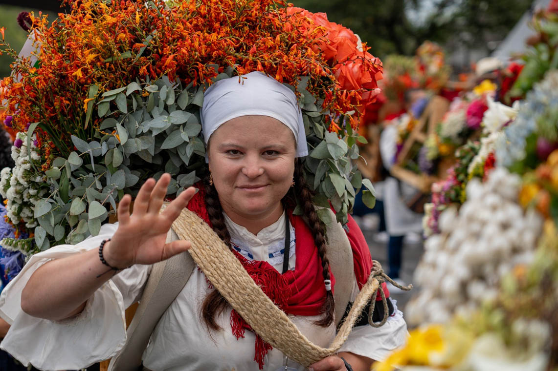 Imagen de una mujer silletera