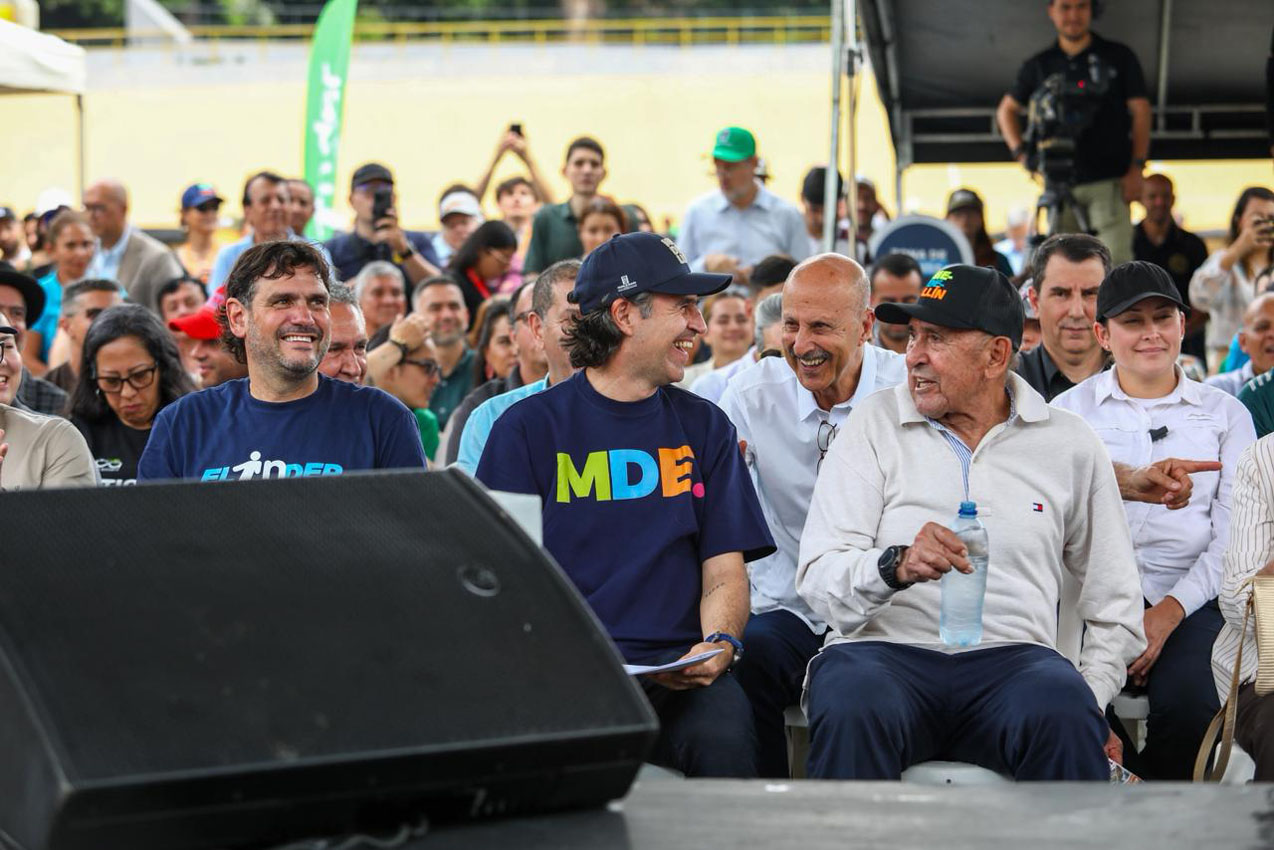 Imagen homenaje a Martín Emilio Cochise Rodríguez y anunció obras de renovación en el velódromo (1)