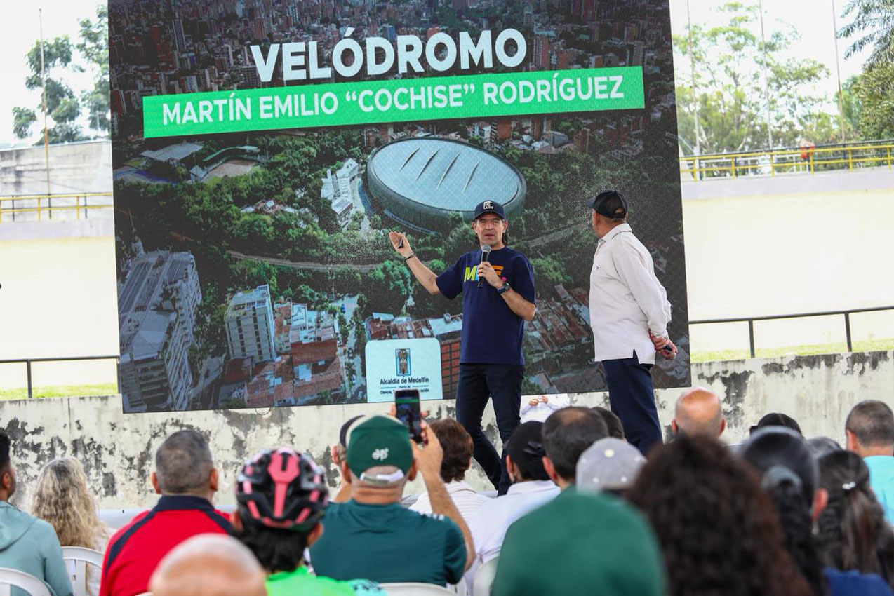 Imagen homenaje a Martín Emilio Cochise Rodríguez y anunció obras de renovación en el velódromo (2)