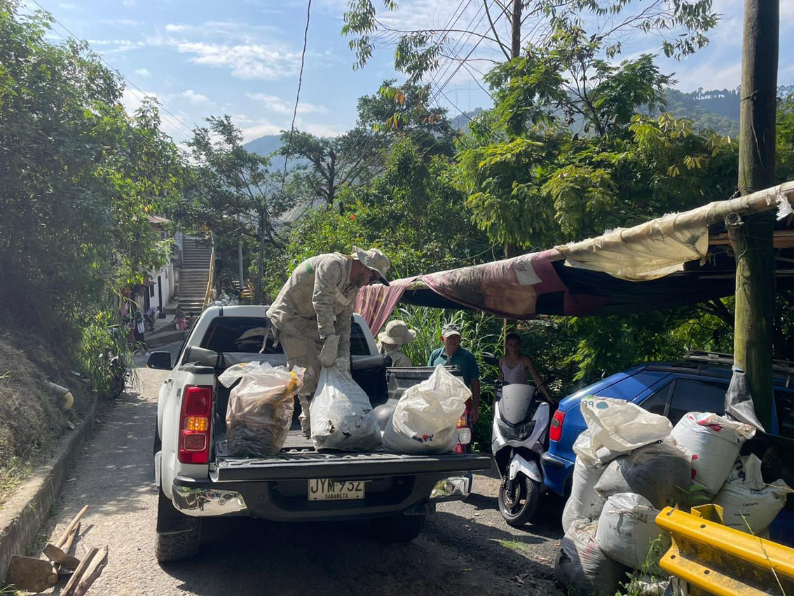 Imagen jornada de ornato y aseo en sector El Concejo, Altavista (2)