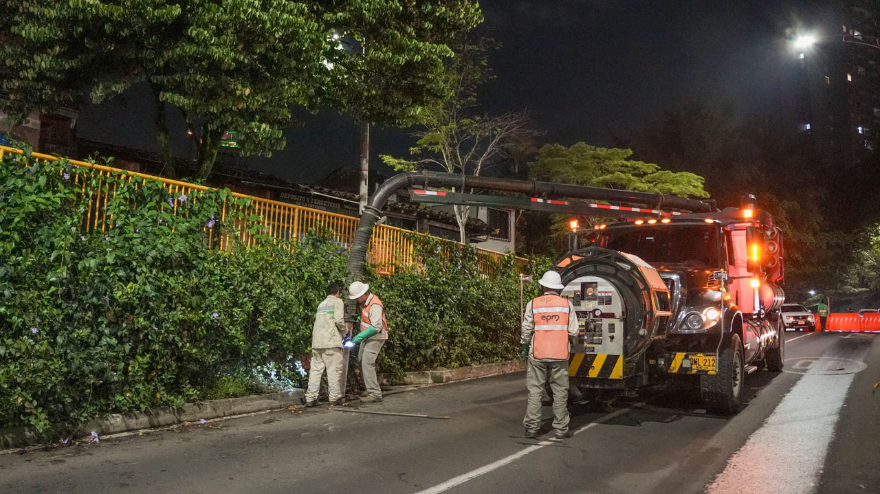 Imagen limpieza en 14 soterrados de Medellín para reducir riesgos en temporada de lluvias (6)