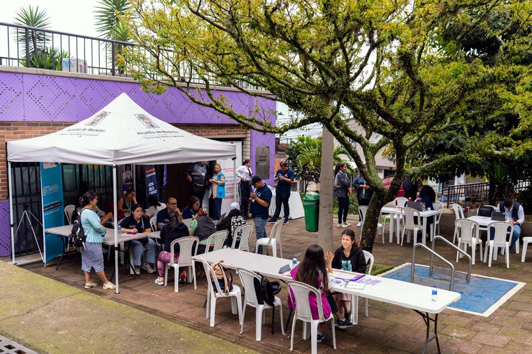 Imagen mujeres acceden a la oferta de la Alcaldía de Medellín (1)