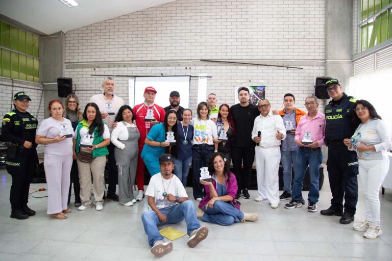 Imagen mujeres acceden a la oferta de la Alcaldía de Medellín (1)