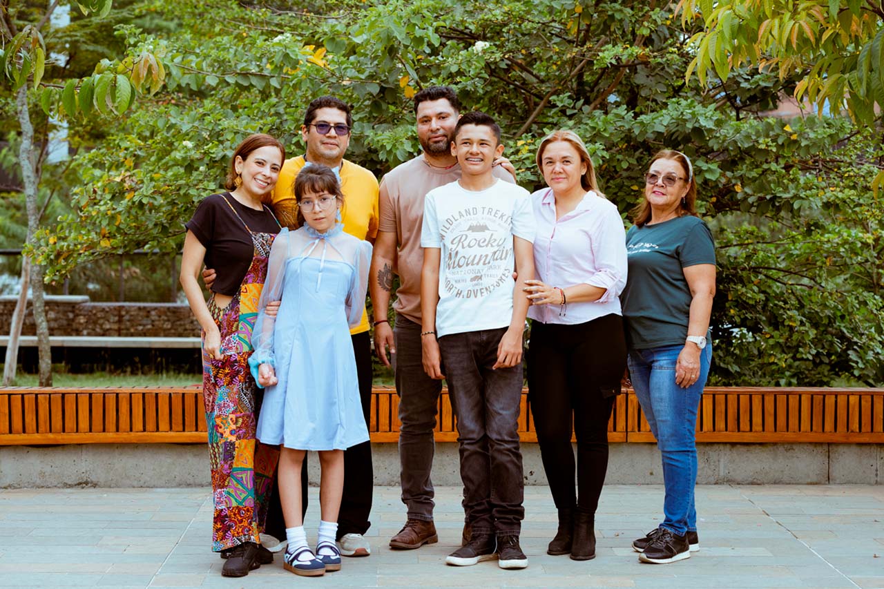 Mirenyu Manrique, Giovanny Espinosa, Abril Espinosa, Iván Espinosa, Johan Espinosa, Yency Graciano y Martha Elena Pérez en el Festival del Libro Infantil