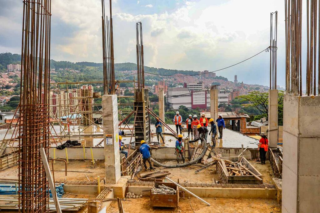 Mujeres que construyen ciudad | Obras en Buen Comienzo La Libertad