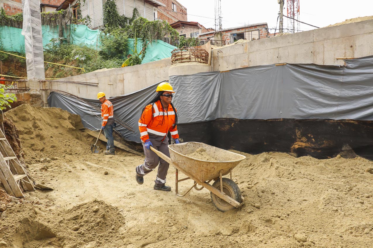Mujeres que construyen ciudad | Lilian Mosquera | Obras en Buen Comienzo La Libertad
