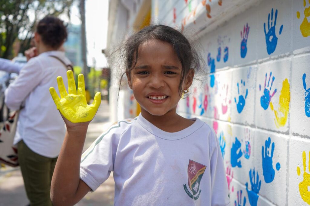 Mural en el INEM antes de intervenir