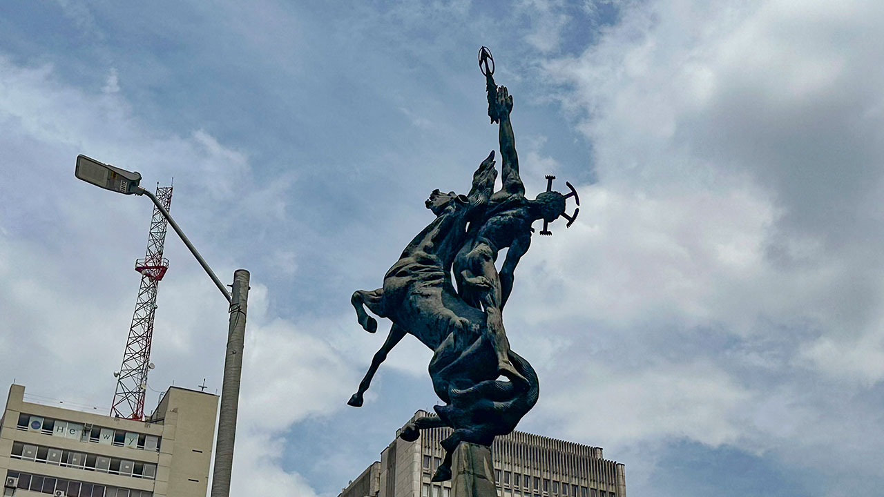 El Desafío a la Raza | Parque de Berrío