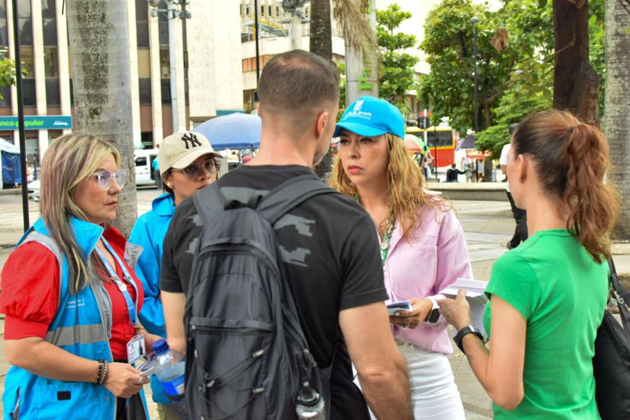 Claudia Correa trabaja escuchando a otras madres que buscan a sus hijos desaparecidos