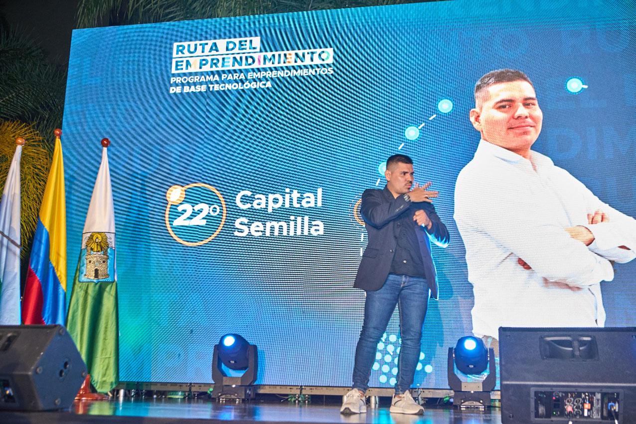 Imagen Emprendedor sordo triunfa en StartCo con premio tecnológico (3)