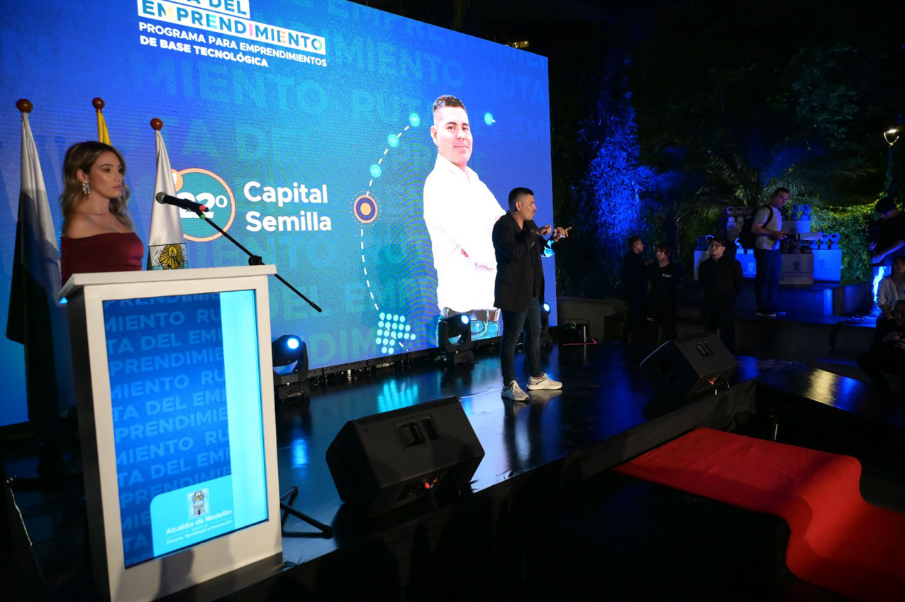 Imagen Emprendedor sordo triunfa en StartCo con premio tecnológico (2)