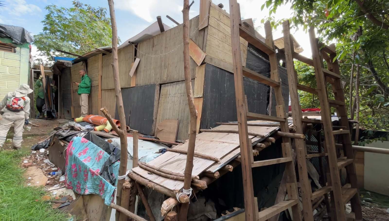 Imagen Operativo en La Escombrera desmonte construcciones ilegales (5)
