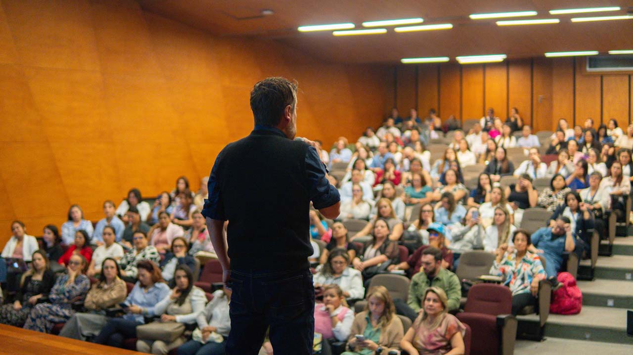 Imagen convocatoria para reconocer experiencias que promueven la salud en Medellín (1)