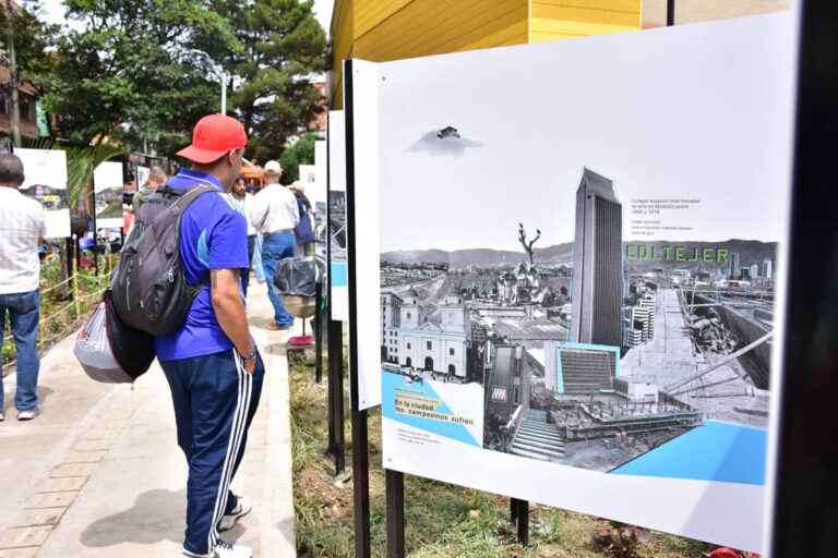 Imagen de joven en muestra de fotografía