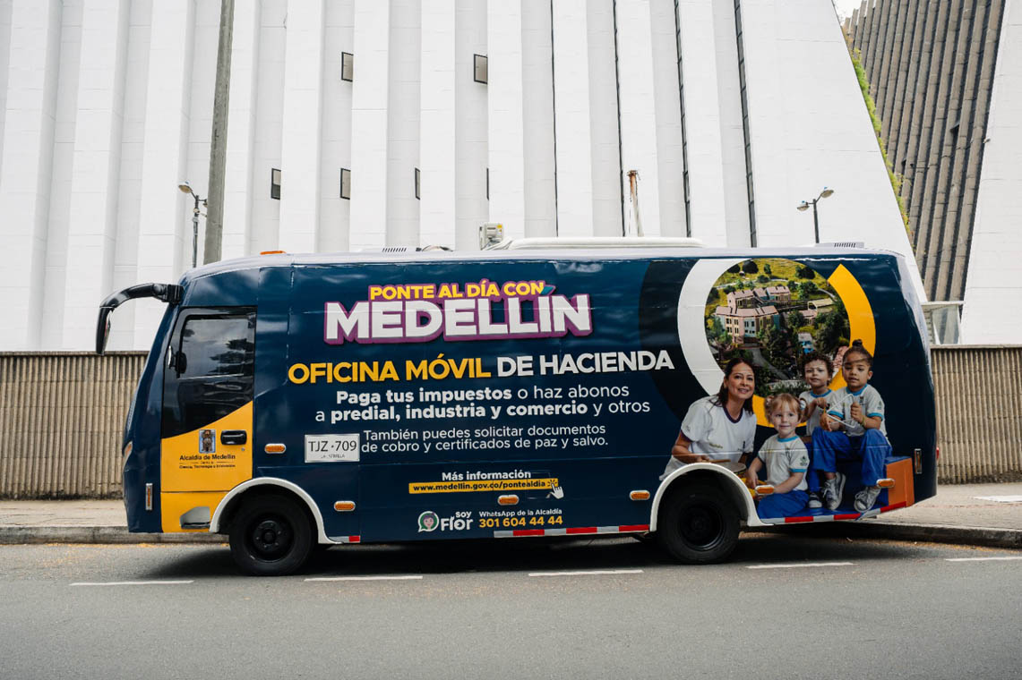 Imagen de oficina móvil de trámites tributarios de la Alcaldía