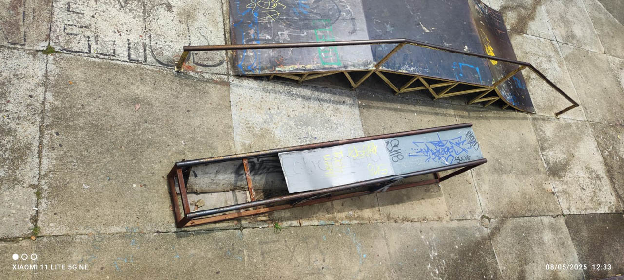 Imagen de una pista de skate deteriorada