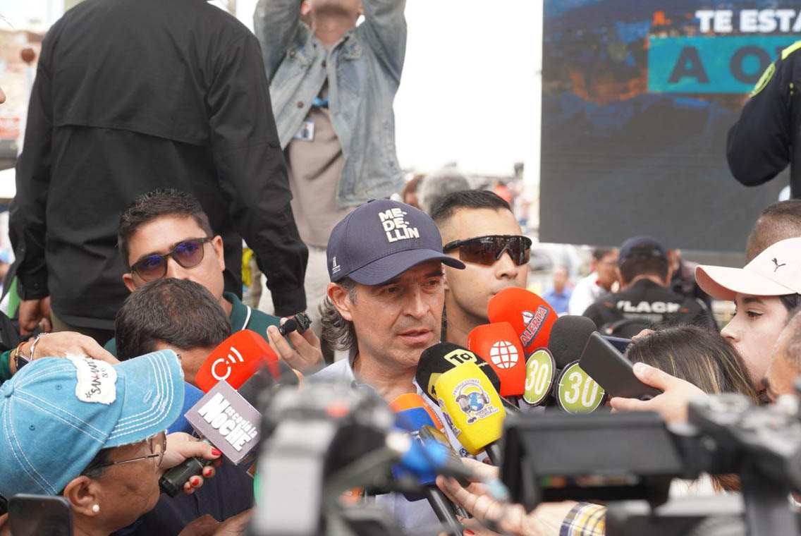 Imagen del Alcalde Federico Gutiérrez con medios de comunicación