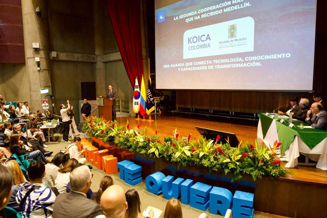 Imagen del Alcalde Federico Gutiérrez en evento con delegación Coreana