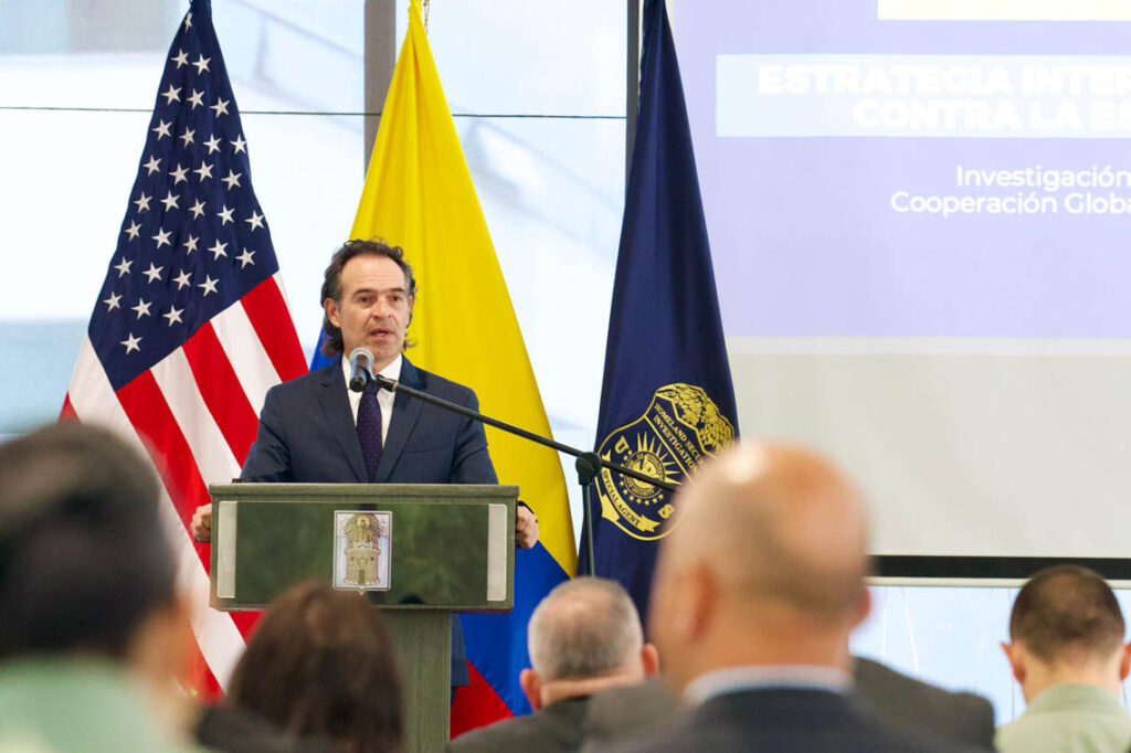 Imagen del Alcalde Federico Gutiérrez en evento con delegación de los Estados Unidos