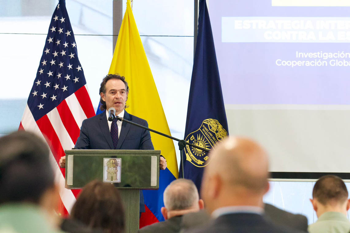 Imagen del Alcalde Federico Gutiérrez en evento con delegación de los Estados Unidos
