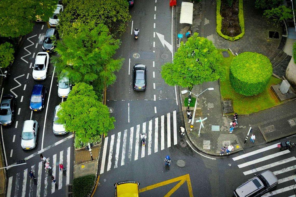 Imagen panorámica de arreglo de pavimento en Avenida de El Poblado