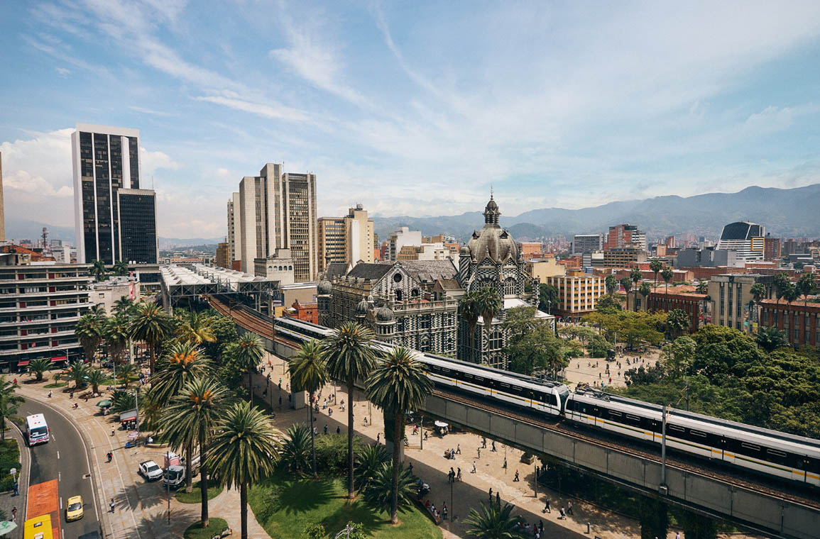 Imagen panorámica del metro de Medellín en el centro de la ciudad