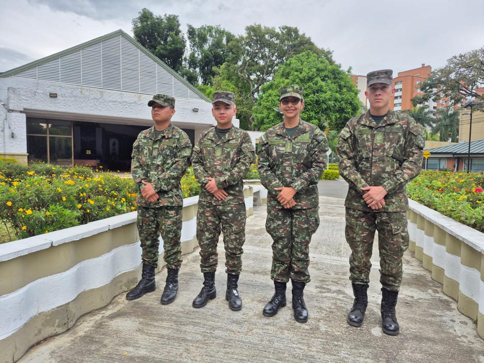 Imagen soldados de la Cuarta Brigada del Ejército se gradúan de bachilleres CUATRO