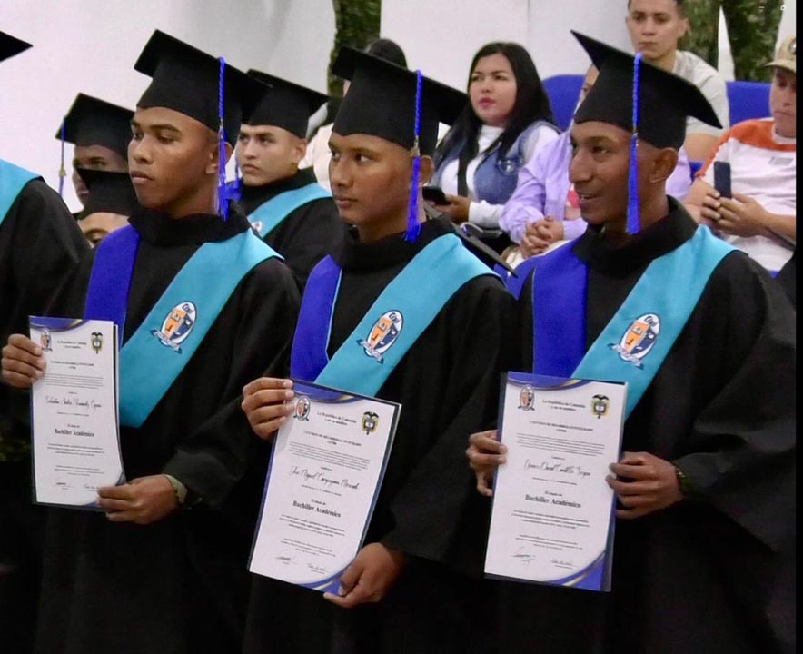 Imagen soldados de la Cuarta Brigada del Ejército se gradúan de bachilleres DIPLOMAS