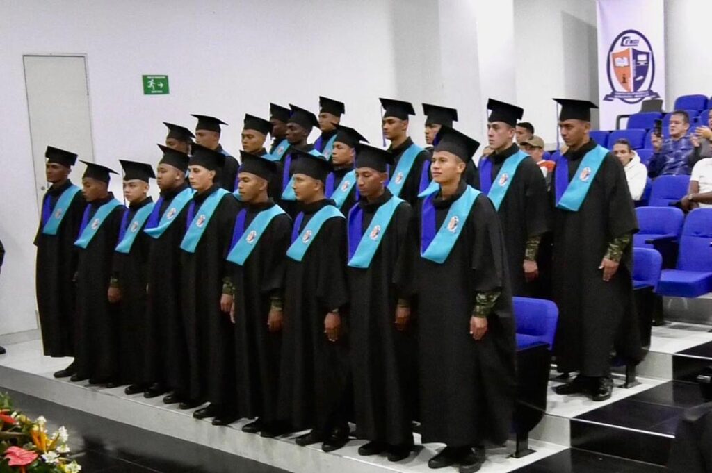 Imagen soldados de la Cuarta Brigada del Ejército se gradúan de bachilleres GRADUANDOS