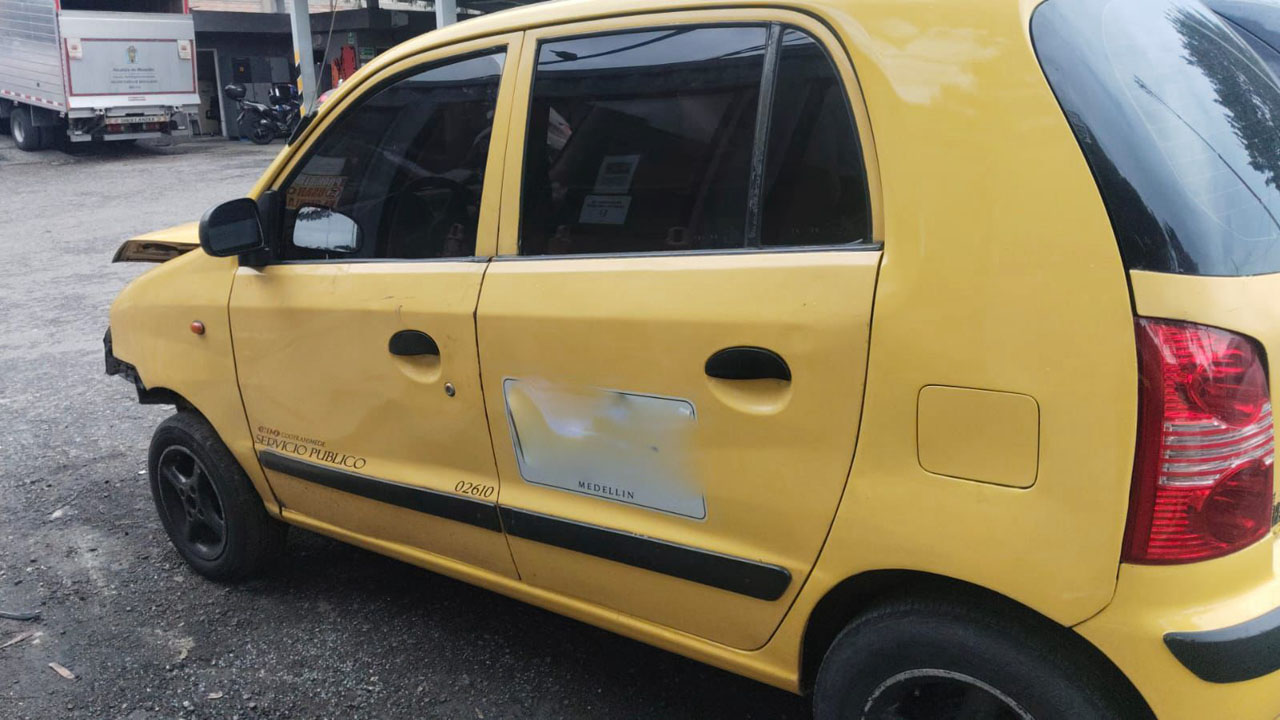 Imagen taxi chocado, siniestro, cero tolerancia con la conducción en estado de embriaguez (3)