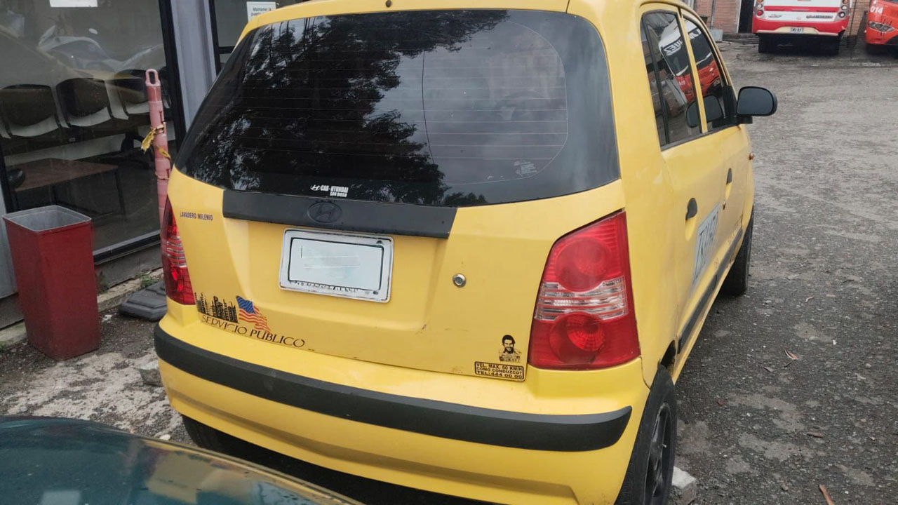 Imagen taxi chocado, siniestro, cero tolerancia con la conducción en estado de embriaguez (2)