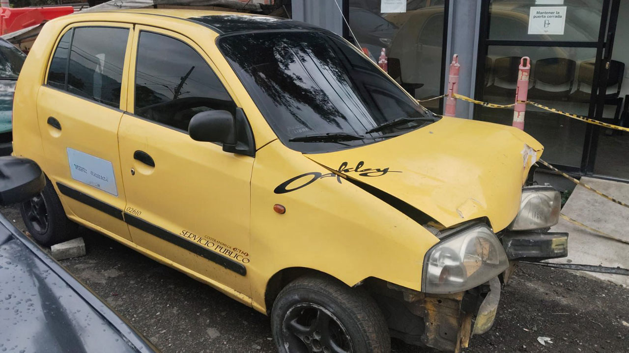 Imagen taxi chocado, siniestro, cero tolerancia con la conducción en estado de embriaguez (3)