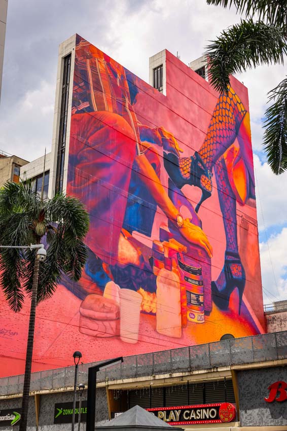 Edificio La Lonja: Título de la obra: Ensayo para un encuentro | Artista: Kozte