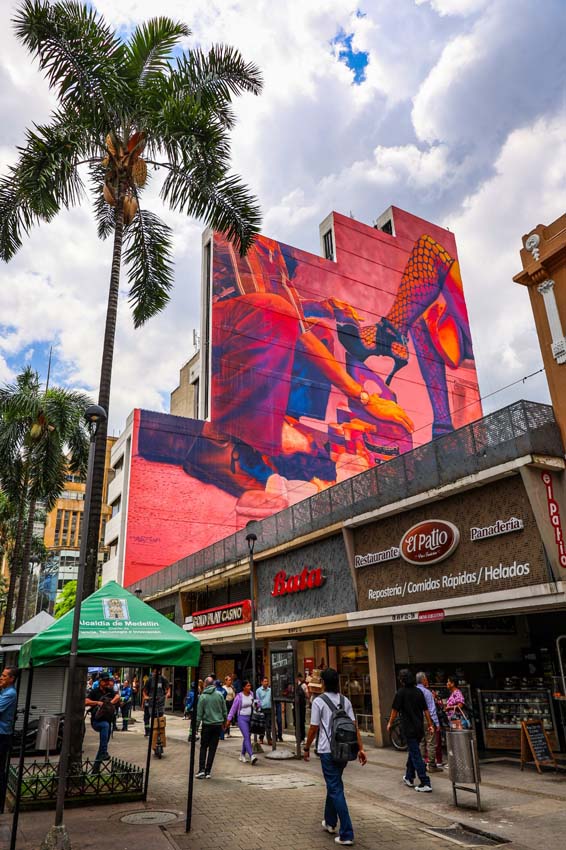 Edificio La Lonja: Título de la obra: Ensayo para un encuentro | Artista: Kozte