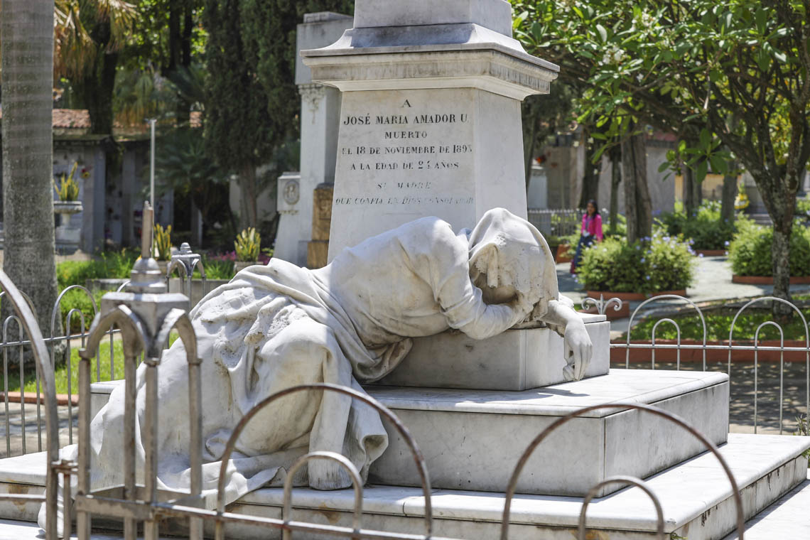 Esculturas de mármol Museo Cementerio San Pedro