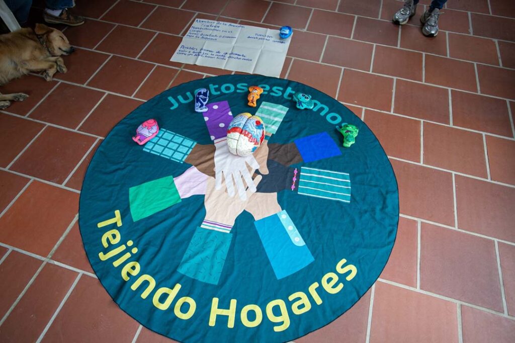 Imagen Tejiendo Hogares (1)
